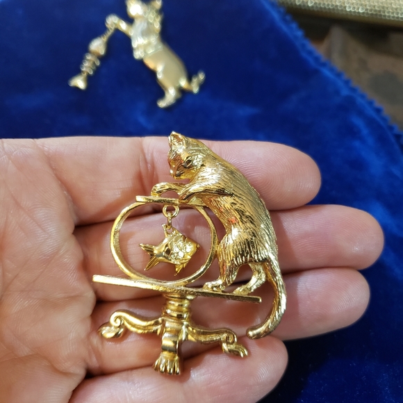 Two Cutie Kitty Brooches, Avon And JLC - Picture 8 of 13